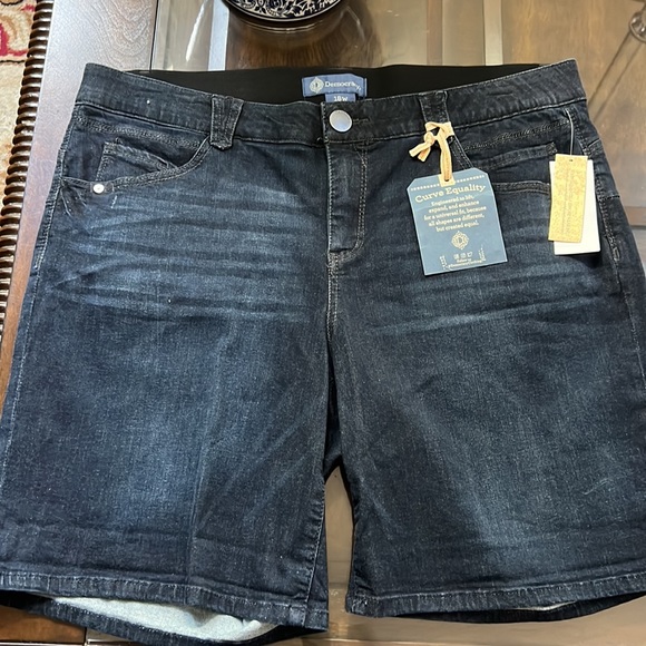 Democracy Plus Size "Ab"solution® Cuffed Mid Shorts. - Picture 6 of 12